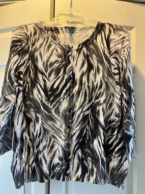 Talbots Black and White Abstract Pattern Three1Quarter Sleeve Cardigan